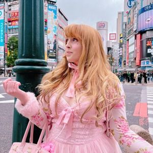 Meet your Posher, Lara